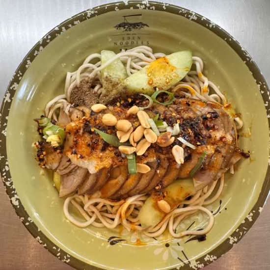 蒜泥肘花凉面 Cold noodles mixed with pork in garlic sauce
